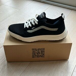 Vans Ultrarange VR3 - NWT size 12